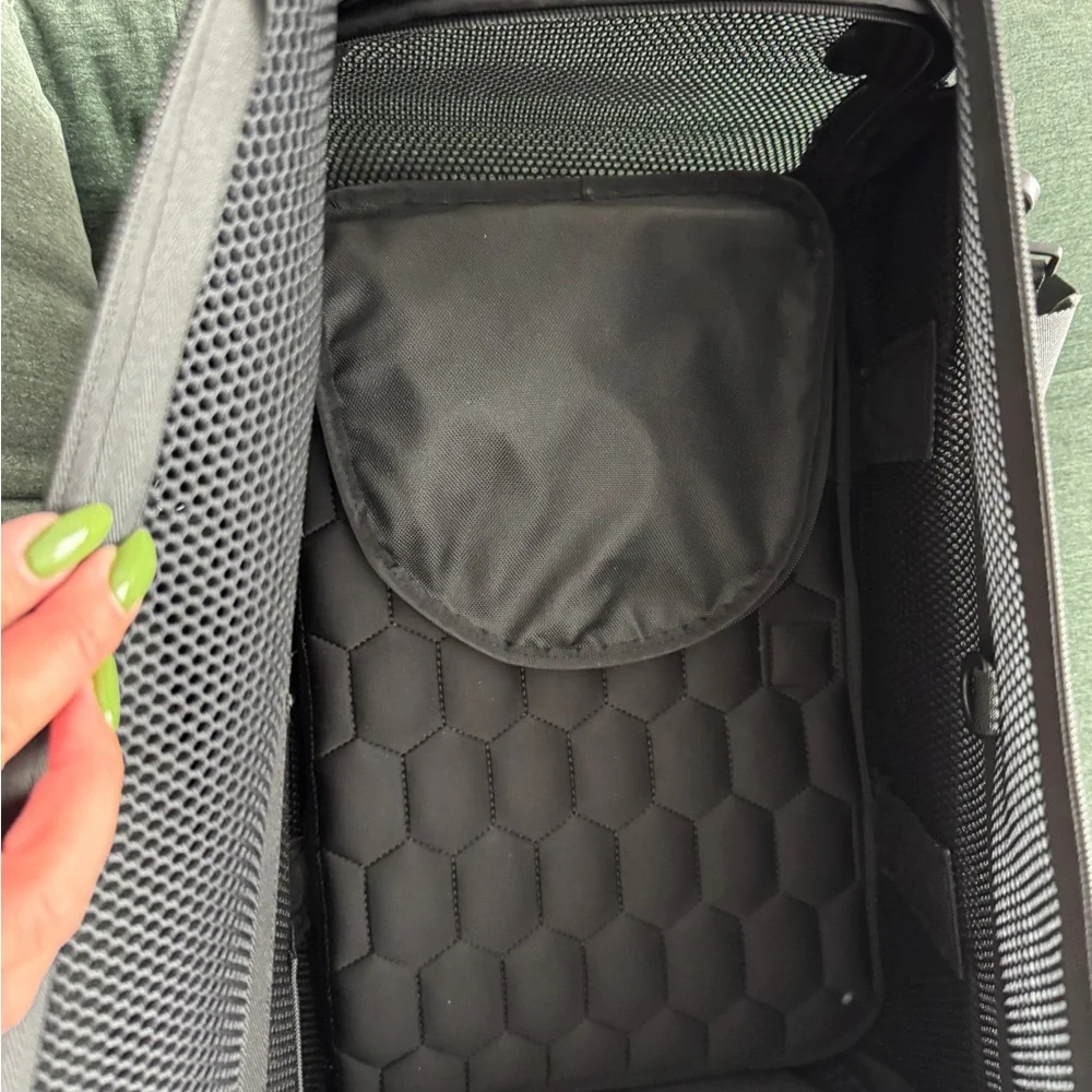 Wildone travel carrier for dogs up to 16 lbs. never used